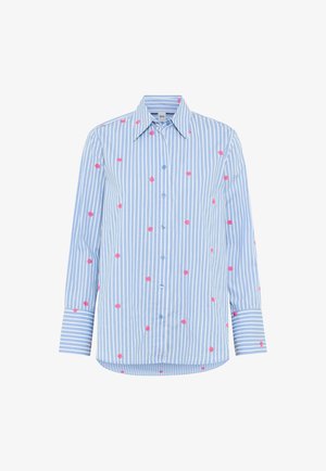Camicia a righe verticali blu e bianche con bottoni, maniche lunghe e piccoli punti rosa ricamati sparsi sul tessuto.
