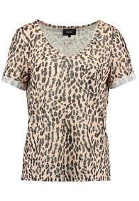 Top de leopardo de manga corta y escote en V en melocotón y negro, con una tela texturizada y detalles en azul claro en las mangas.