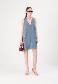 7 for all mankind V NECK DRESS - Džinsinė suknelė - arizona