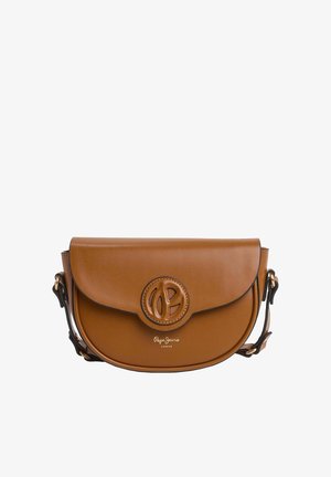 Borsa a tracolla in pelle marrone con forma arrotondata, logo impresso sul davanti e chiusura a pattina. Cinghia regolabile e superficie liscia.