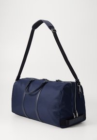 Guess PISA DOUBLE ZIP Weekender Zalando