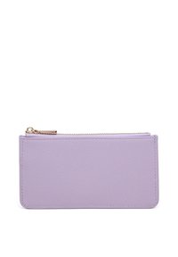 Portafoglio in pelle viola con superficie testurizzata, chiusura con zip e design rettangolare pulito. Presenta cuciture a contrasto e accessori in tono oro.
