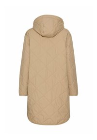 Beige kviltet lang frakke med hætte, med diamantmønstre, lange ærmer og en rund kant. Glat tekstur med minimal stikning.