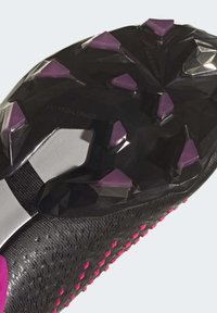 adidas Performance PREDATOR ACCURACY 1 ARTIFICIAL GRASS  - Botines de fútbol para terreno firme - core black/cloud white/team shock pink