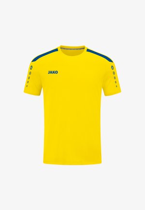 Geel sport T-shirt met korte mouwen. Heeft blauwe accenten op de schouders en een ronde hals. Logo "JAKO" in het blauw op de borst.