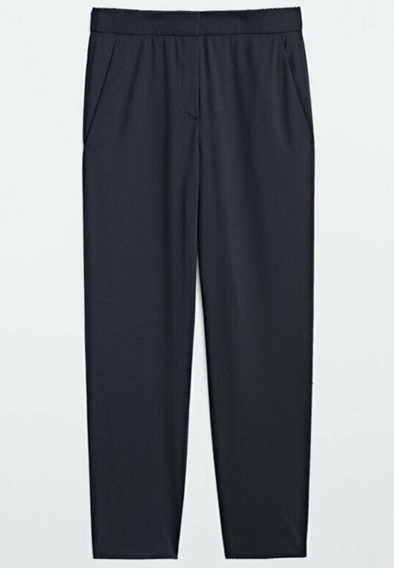 Pantalons gris foncé en tissu lisse, ayant une coupe droite, deux poches latérales et une taille élastique pour plus de confort.