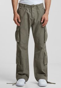 Urban Classics - DOUBLE - Pantalones cargo - olive Imagen en miniatura 1