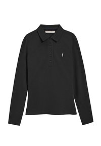 Camisa polo negra de manga larga, hecha de algodón, con cuello tipo polo, tapeta de cinco botones y un logo bordado en el lado izquierdo del pecho.