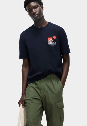 Marks & Spencer PURE JAPANESE GRAPHIC  - T-Shirt print - dark navy