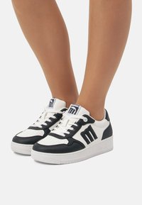 mtng Baskets basses - black