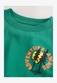 Neizbrano, green scene