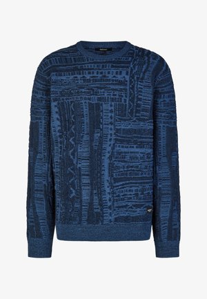 Blauer Strickpullover mit strukturierten geometrischen Mustern und gerippten Bündchen, Saum und Rundhalsausschnitt, mit Markenschild unten.