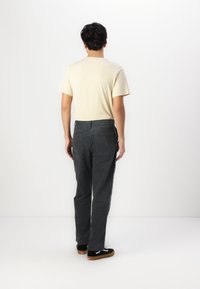 Converse GO TO HARBOR PANTS UNISEX - Püksid - dark matter