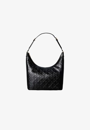 Zwarte leren schoudertas met geperst geometrisch patroon en verstelbare riem, ritssluiting bovenaan en een gebogen opening.