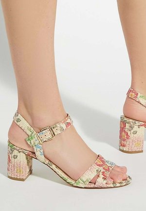 MERISA - Sandalen - natural