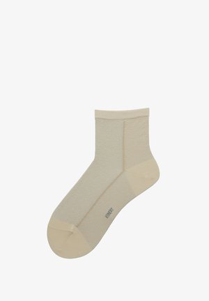 Knöchellanger beiger Socken mit verstärkter Spitze und Ferse, strukturiertem Stoff und kleinem Markenlogo in der Nähe des Ristbereichs.
