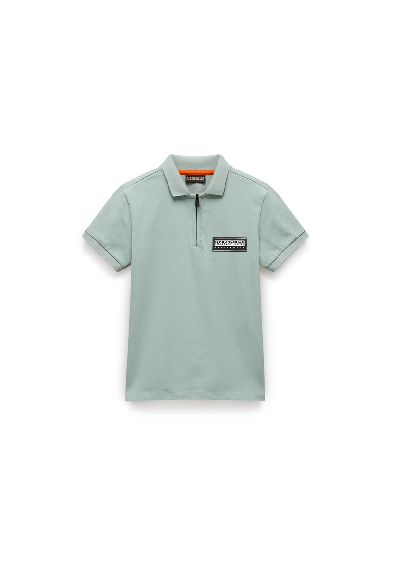 Polo vert clair en coton, avec un col zippé, des manches courtes et un logo noir sur la poitrine.
