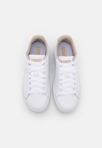 K-SWISS COURT SHIELD - Sneakers - white/champagne