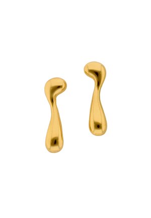 Set van gladde, gebogen oorbellen in goudkleur met onregelmatige abstracte vormen en glanzende, reflecterende oppervlakken tegen een witte achtergrond.