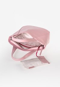 Borsa tote in pelle rosa con zip sulla parte superiore, fodera in tessuto, tasca interna e una pochette abbinata removibile. Caratterizzata da una texture liscia e un design semplice.