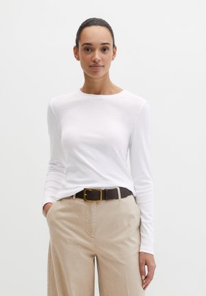 - Bluzka z długim rękawem