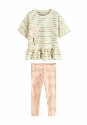Gestreiftes Kurzarmoberteil mit floralen Applikationen und rüschendem Saum, kombiniert mit rosa-weiß karierten Leggings. Aus einem Baumwollmischgewebe.