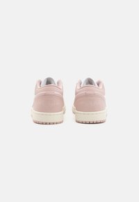 Jordan AIR JORDAN 1 LOW - Baskets basses - white/pink oxford/sail