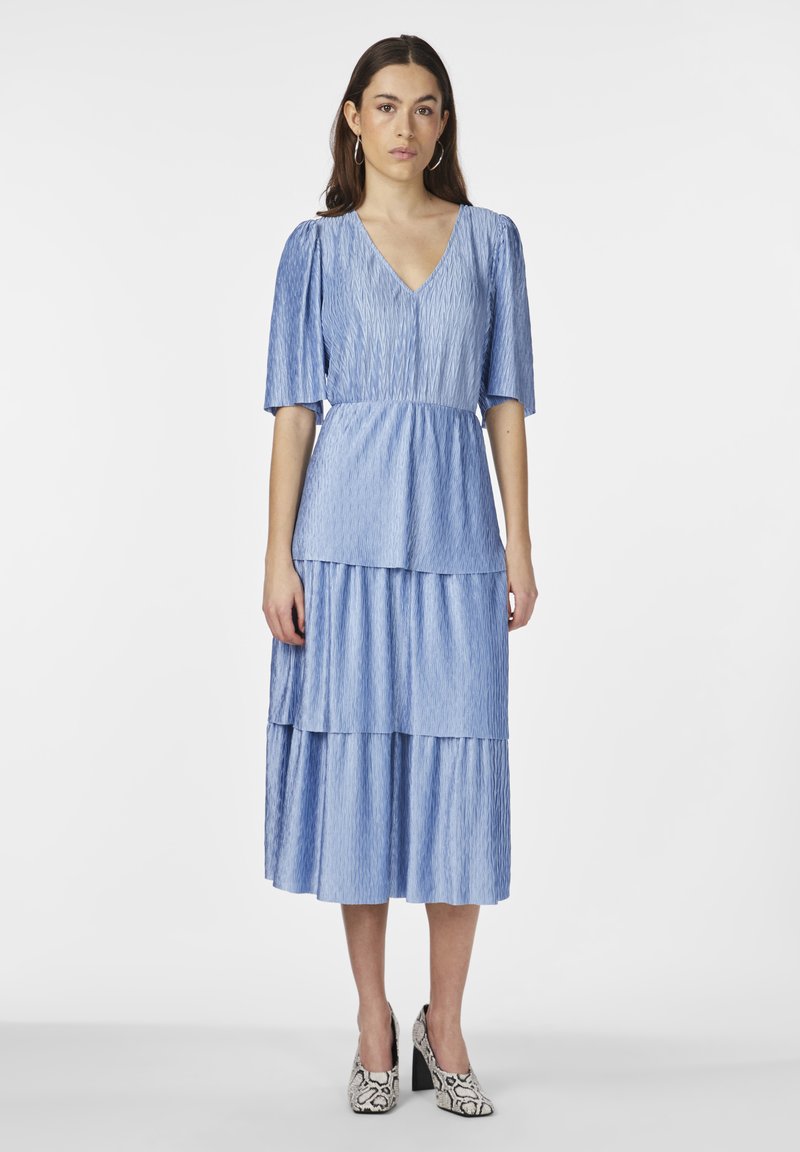 YAS - YASLAFINA MIDI DRESS - Freizeitkleid - alaskan blue, Vergrößern