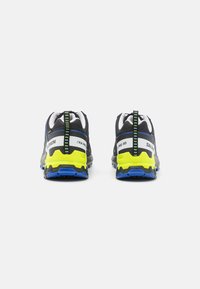 Salomon XA PRO 3D V9 GTX - Løpesko for mark - black/surf the web/safety yellow
