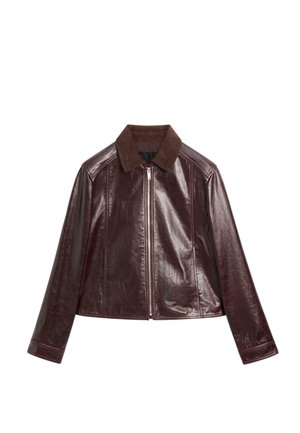 Bordeauxrotes Lederjacke mit einem Wildlederkragen, Frontreißverschluss und langen Ärmeln. Verfügt über ein schlankes Design und sichtbare Nähte als Akzente.