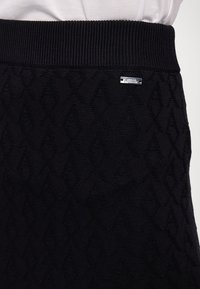 Armani Exchange GONNA - Pliiatsseelik - black