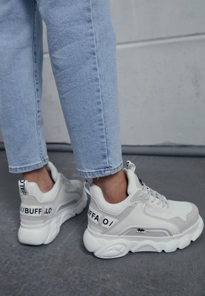 Matalavartiset tennarit - white