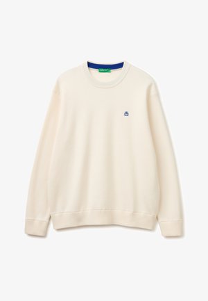 Sweter w kolorze kremowym, z długim rękawem i okrągłym dekoltem, z prążkowanymi mankietami i dołem, małe niebieskie haftowane logo na lewej piersi.