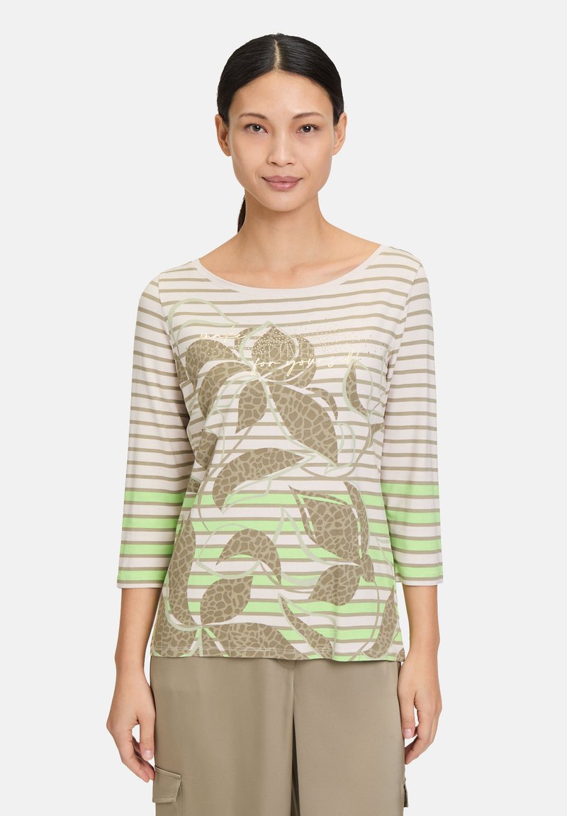 Gestreiftes Langarmoberteil mit floralem Muster in Beige und Grün, runder Ausschnitt, weicher Stoff und Dreiviertelärmel.