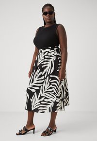 ONLY Carmakoma CARLUX LIFE SKIRT - A-vonalú szoknya - black/white