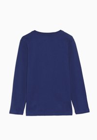 Granatowa bluzka z długim rękawem wykonana z bawełny. Posiada okrągły dekolt i prosty krój bez widocznych logo czy wzorów. Gładka faktura.