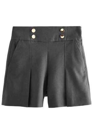 Short gris foncé taille haute avec plis devant, deux poches latérales et deux paires de boutons décoratifs dorés à la taille.