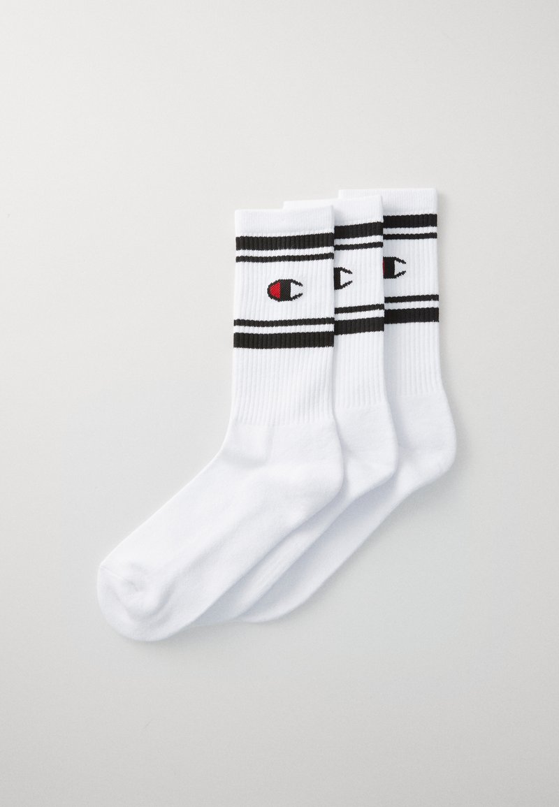 Valged puuvillased pahklu socksid mustade triipudega ja punase-musta logoga. Kolm paari on kujutatud, omades ribakaarte ja siledat tekstuuri.