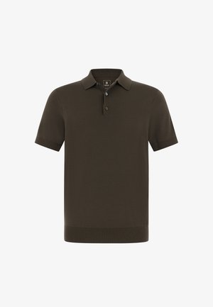 Ciemnozielona koszulka polo z krótkim rękawem wykonana z gładkiej tkaniny, z kołnierzykiem, patką na trzy guziki oraz prążkowanym dołem i mankietami.