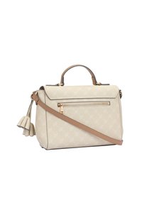 Sac à main en cuir beige avec surface à motif, poche zippée et accent de pompon. Dispose d'une bandoulière détachable et d'une poignée supérieure.