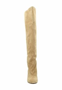 Botte en suède beige au-dessus du genou avec une texture lisse, un bout en amande et un léger talon. La tige est entièrement ajustée, créant une silhouette épurée.