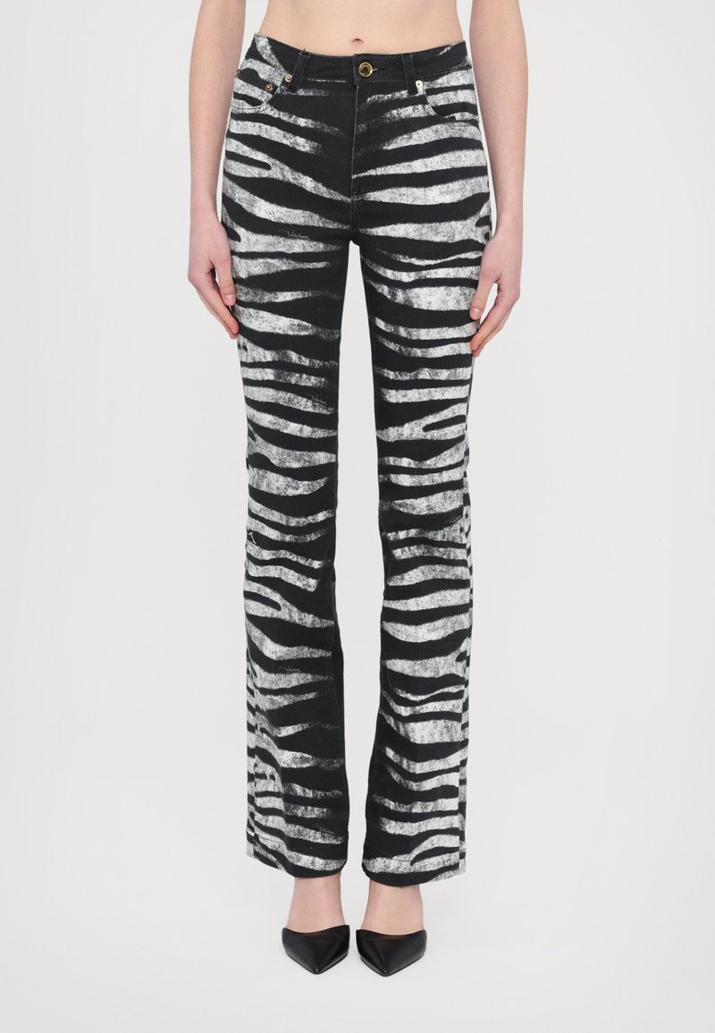 Roberto Cavalli Alt laienevad teksad - nero/bianco