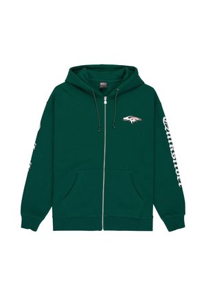 Donkergroene zip-up hoodie met voorzakken, zwarte trekkoordjes, wit vlamlogo op de borst en witte tekst op de rechtermouw.