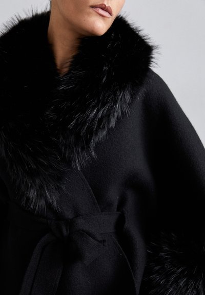 Alice + Olivia Pončo - black