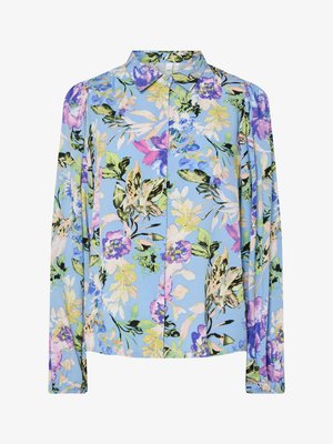 Blouse à manches longues en tissu bleu clair avec un motif floral agrémenté de touches de violet, vert et jaune. Boutonnage sur le devant et col standard.
