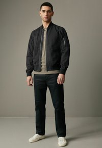 Next WITH MA POCKET REGULAR FIT - Bomber stiliaus striukė - black
