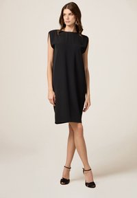 Oltre DRITTO A SPALLA LARGA - Vestido informal - nero
