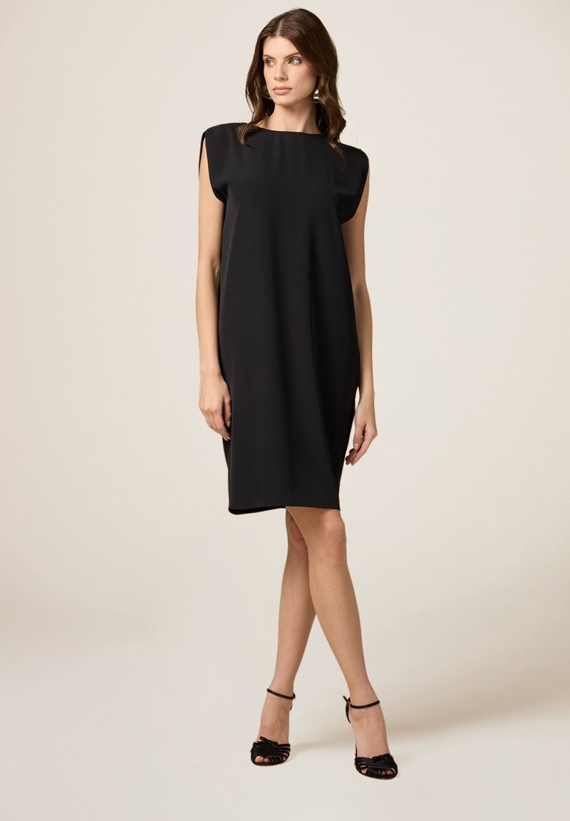 Oltre DRITTO A SPALLA LARGA - Vestido informal - nero