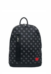 Zaino nero con una superficie texturizzata e decorata, dotato di una tasca frontale con zip, un manico superiore e un piccolo logo rosso.