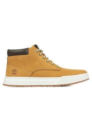 Baskets montantes en cuir marron clair avec semelle blanche, lacets beige, col rembourré marron foncé et logo arbre Timberland sur le talon.